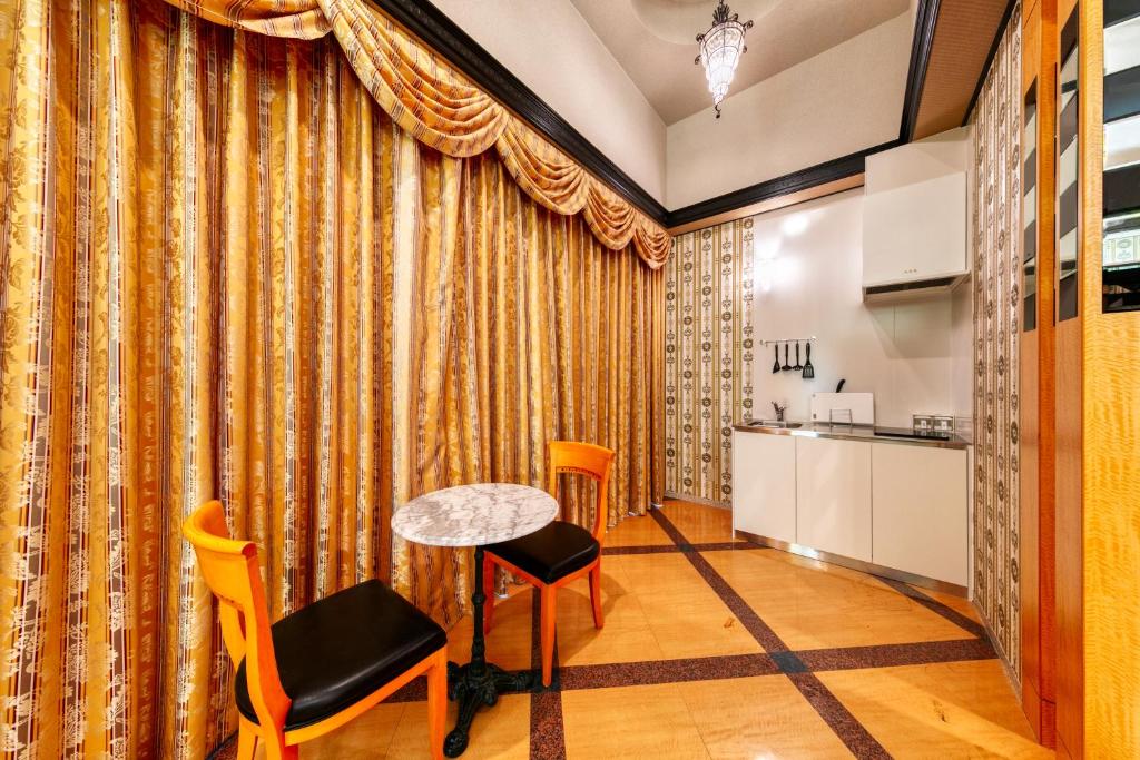 Kuchyň nebo kuchyňský kout v ubytování Hotel Luna Otsu (Adult Only)