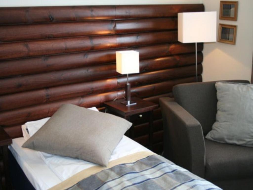 Postel nebo postele na pokoji v ubytování Lakselv Hotel