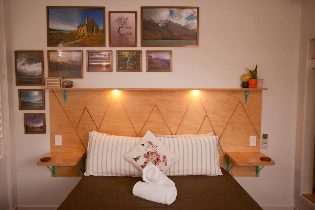 Postel nebo postele na pokoji v ubytování Absoloot Hostel Queenstown