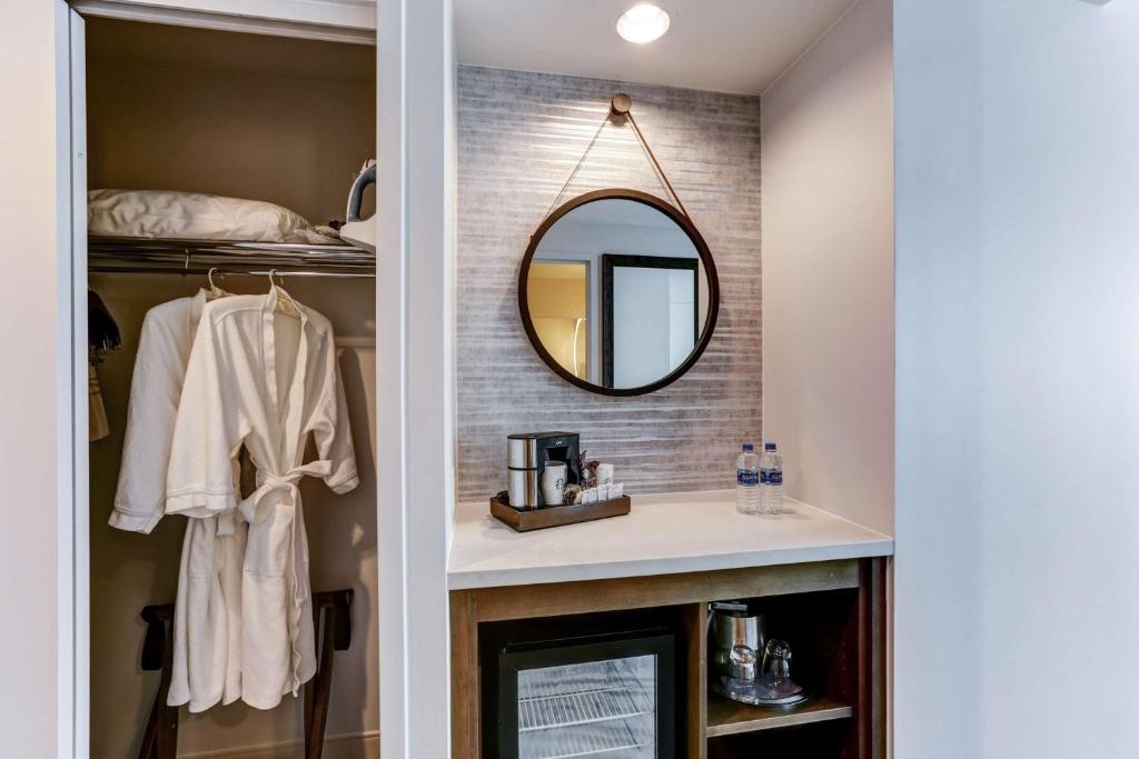 Hyatt Regency Orlando - Studio Suite With Two Queen Beds