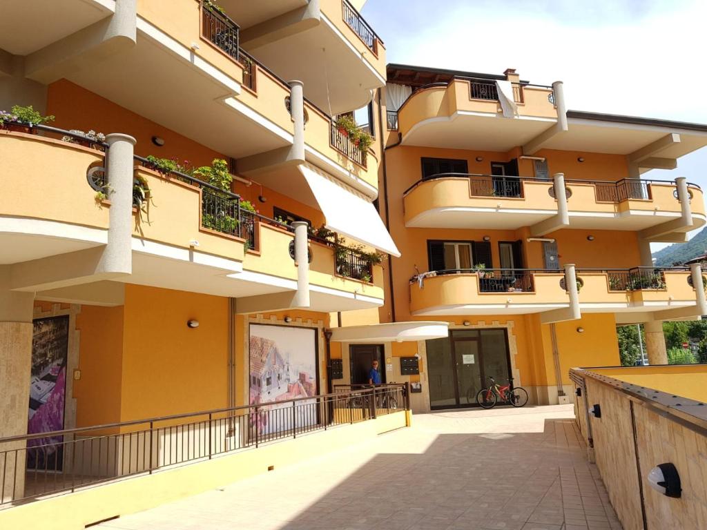 an apartment building with balconies and a courtyard at Mansarda da Dani in Brolo