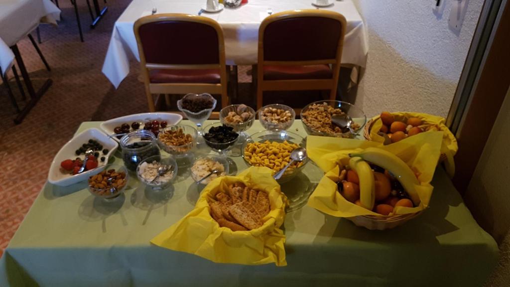 Jídlo v hotelu nebo okolí
