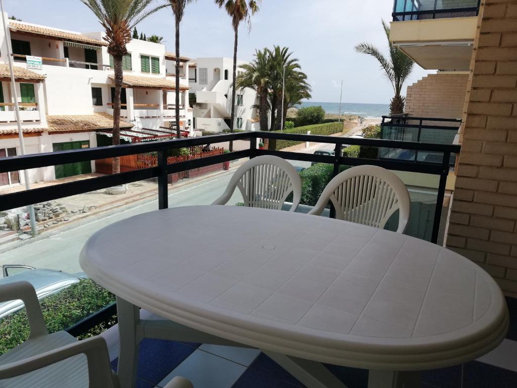 Balkón alebo terasa v ubytovaní Dorasal Solo Familias Serviplaya