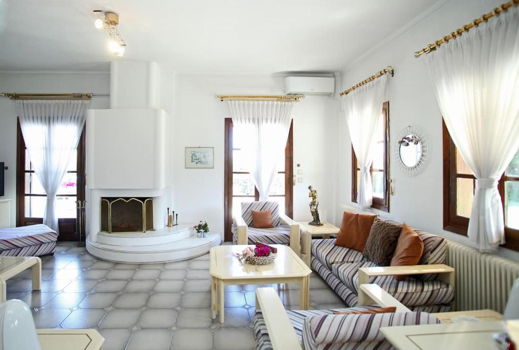 A seating area at Villa Aurora