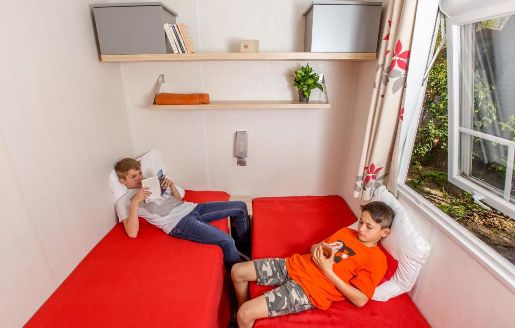 TV a/nebo společenská místnost v ubytování Camping Marina Plage