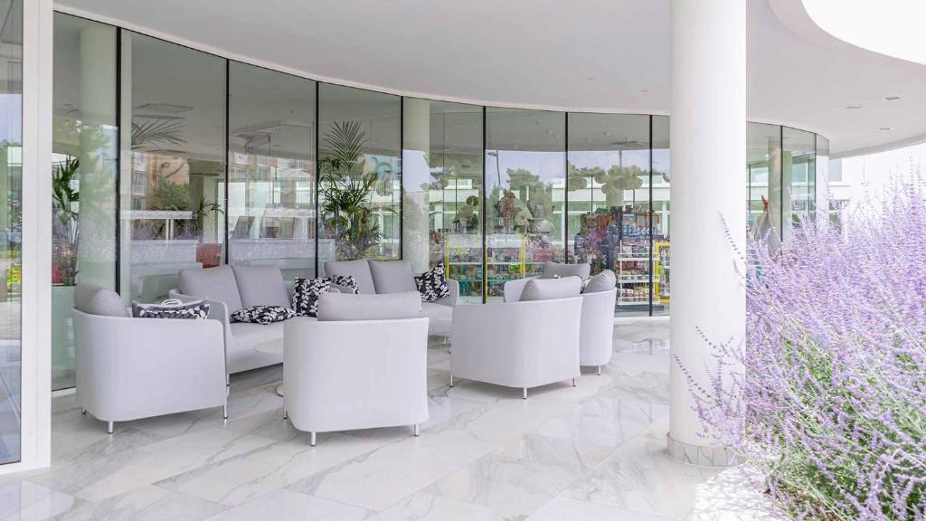 Reštaurácia alebo iné gastronomické zariadenie v ubytovaní Amadria Park Family Hotel Jakov