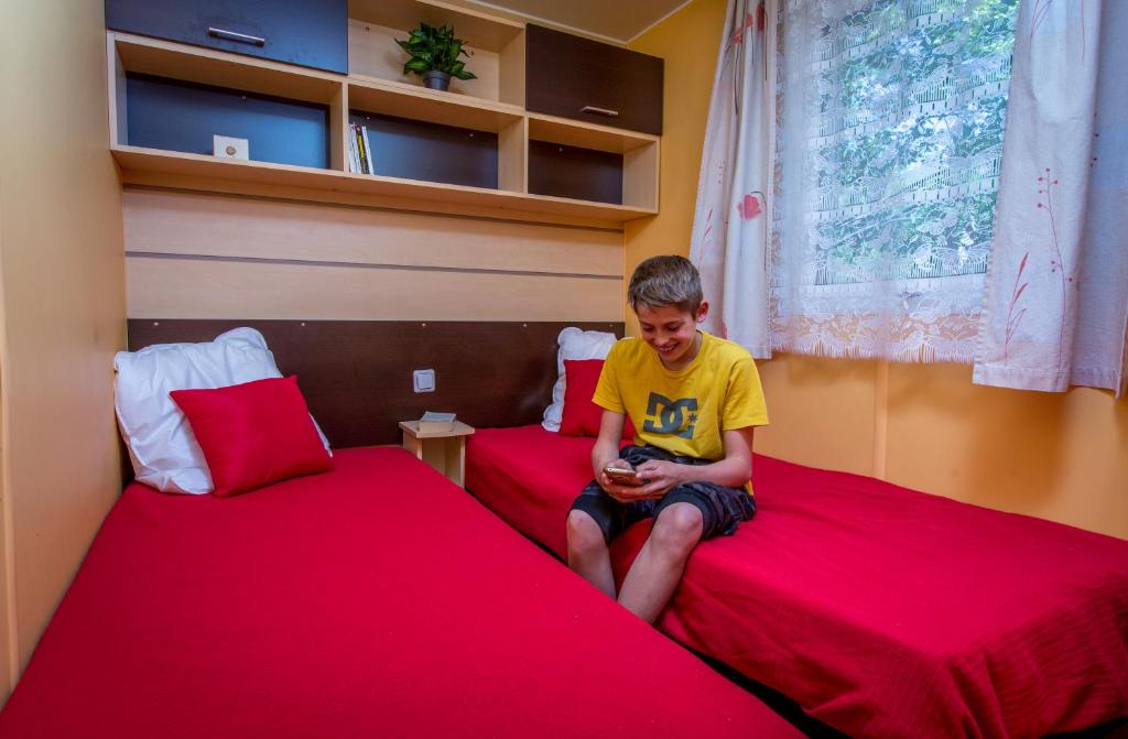Postel nebo postele na pokoji v ubytování Camping Marina Plage