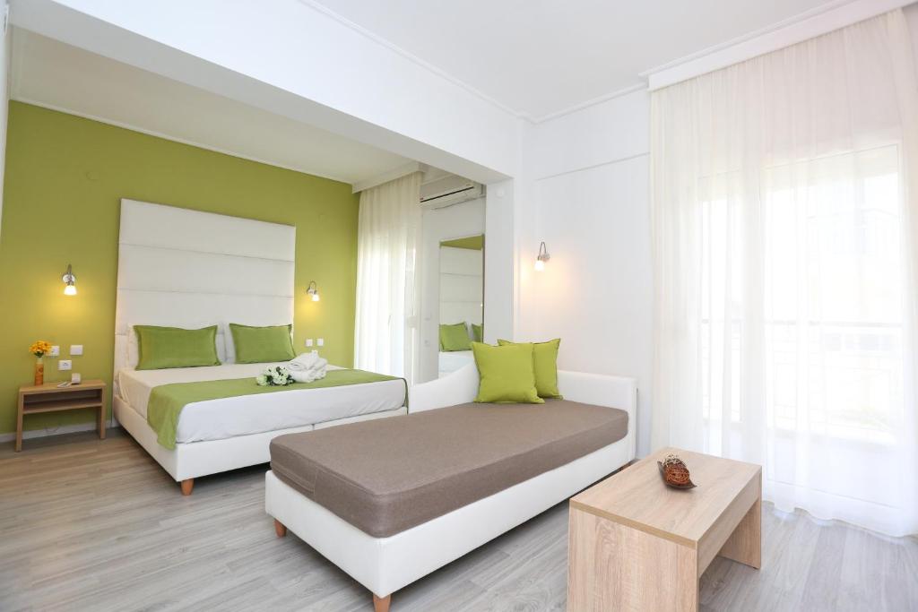 Posteľ alebo postele v izbe v ubytovaní Sun Hotel