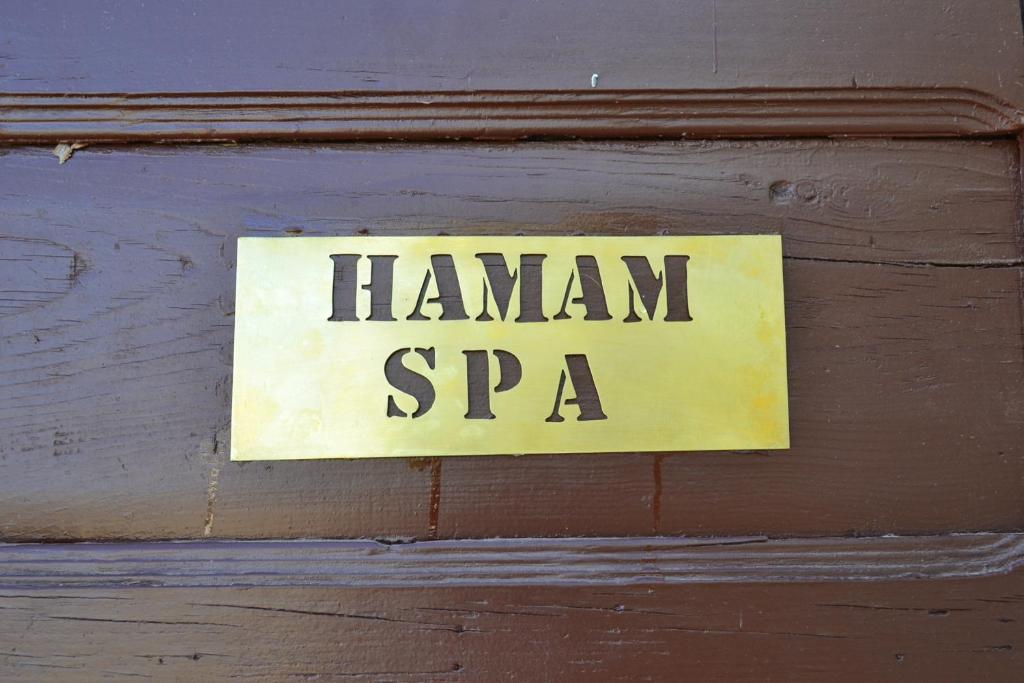 En logo, et sertifikat eller et firmaskilt på Riad Kasbah & Spa