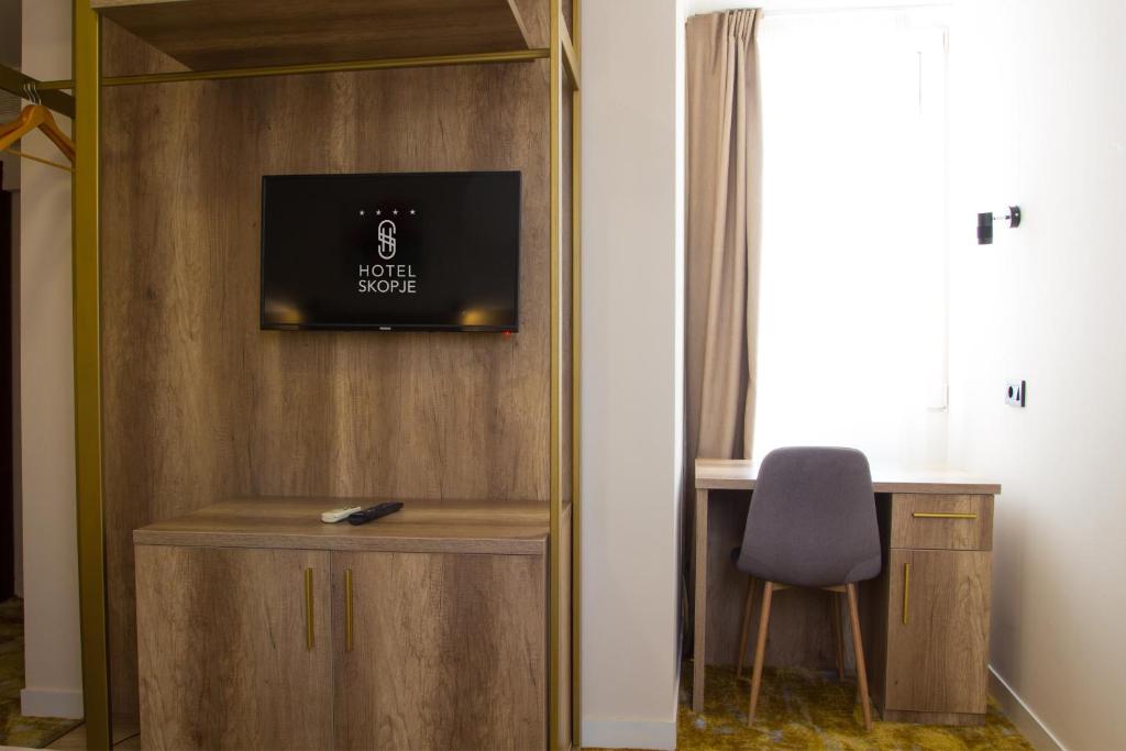 TV a/nebo společenská místnost v ubytování Hotel Skopje
