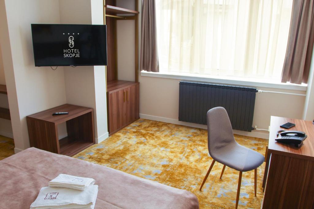 TV a/nebo společenská místnost v ubytování Hotel Skopje