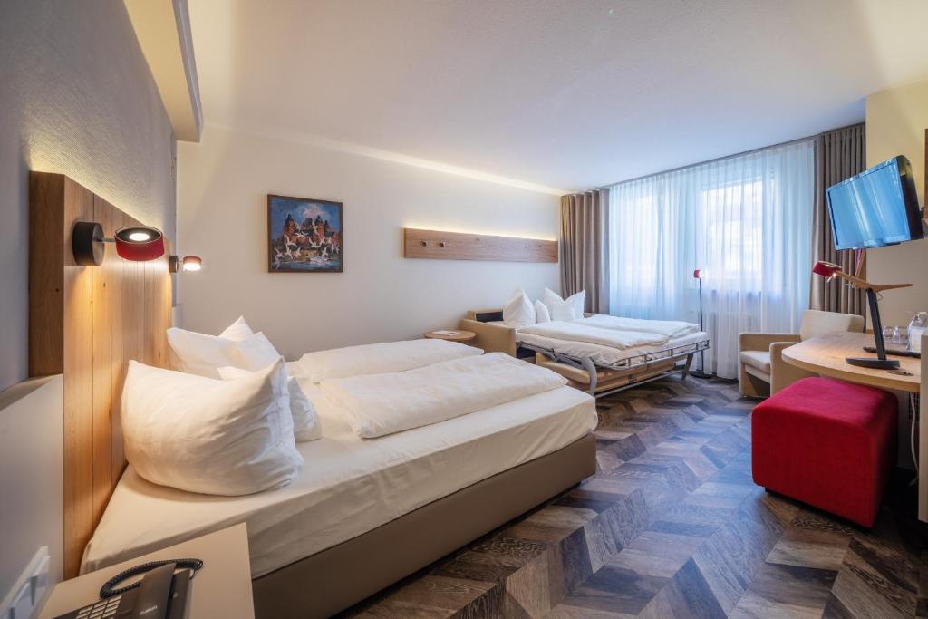 Postel nebo postele na pokoji v ubytování Hotel Zum Goldenen Ochsen am Schlossgarten