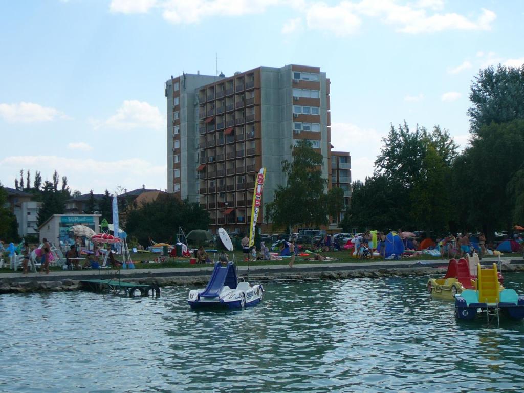 Výhľad na rieku v blízkosti apartmánového hotela
