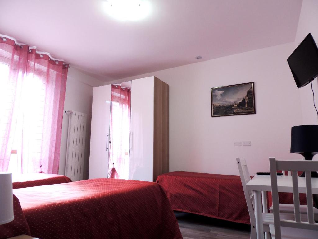 Televízia a/alebo spoločenská miestnosť v ubytovaní foresteria re artù
