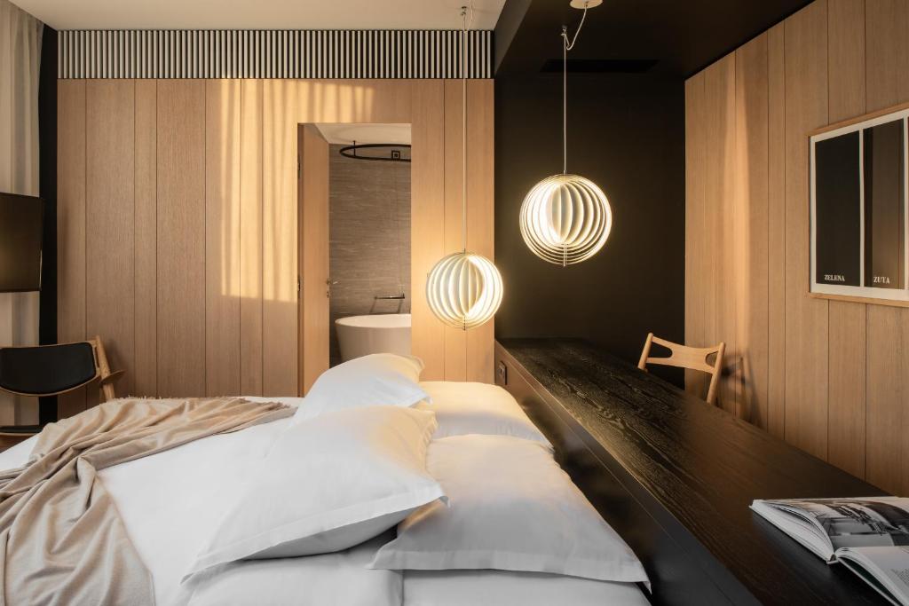 
Superior Double Room with City View
