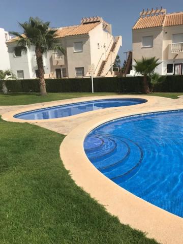 Bazén v ubytování Apartamento La Marina - VVMU057 nebo v jeho okolí