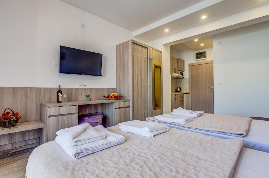 Postel nebo postele na pokoji v ubytování Adriatik Lux Apartments