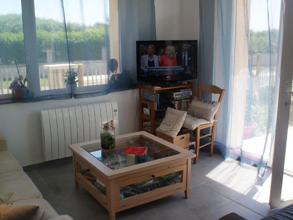 TV a/nebo společenská místnost v ubytování Holiday Home in Audresselles by Seacoast