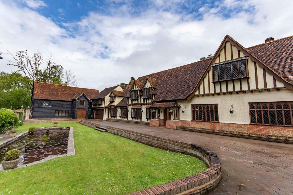 Сад в Great Hallingbury Manor & Lodges London Stansted