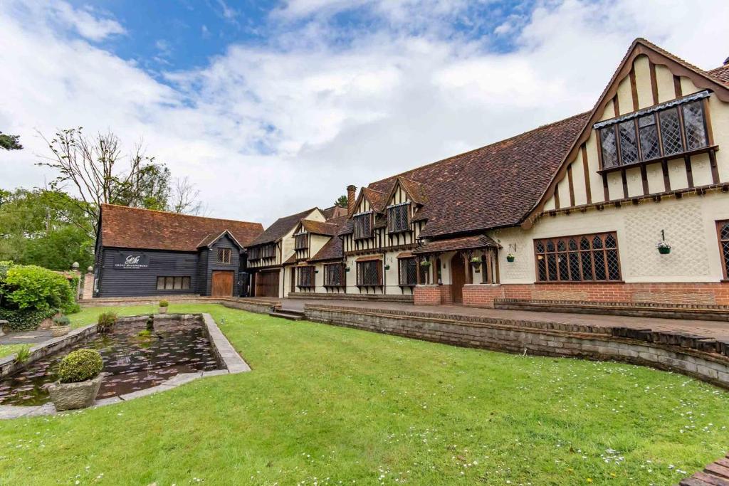 Сад в Great Hallingbury Manor & Lodges London Stansted