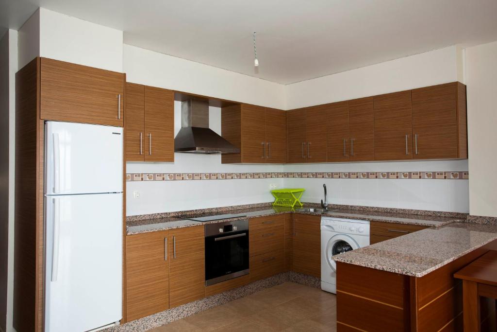 A kitchen or kitchenette at viviendas de uso turístico FINISTERRAE PLAYA