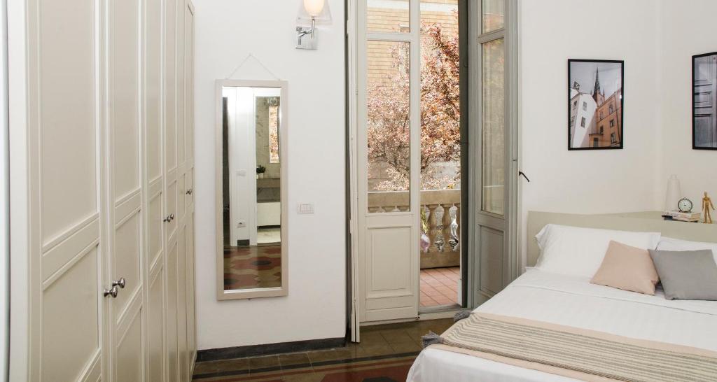 Zdjęcie z galerii obiektu JOIVY Splendid 3BR Apt with Parking and Terrace in Como w Como