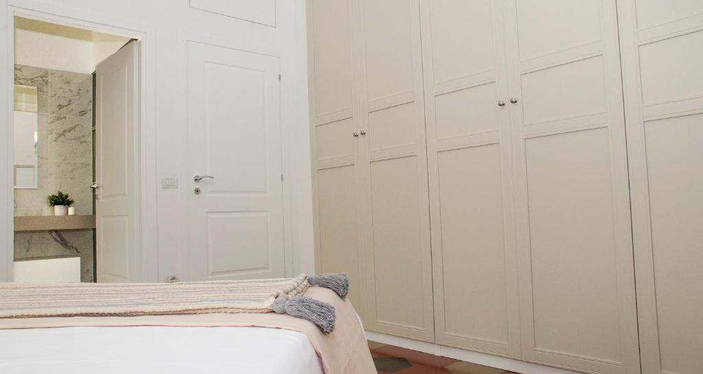 Zdjęcie z galerii obiektu JOIVY Splendid 3BR Apt with Parking and Terrace in Como w Como