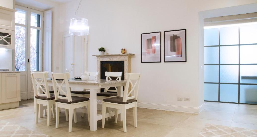 Zdjęcie z galerii obiektu JOIVY Splendid 3BR Apt with Parking and Terrace in Como w Como