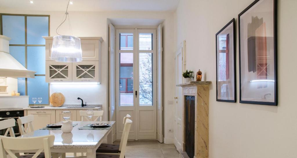 Zdjęcie z galerii obiektu JOIVY Splendid 3BR Apt with Parking and Terrace in Como w Como