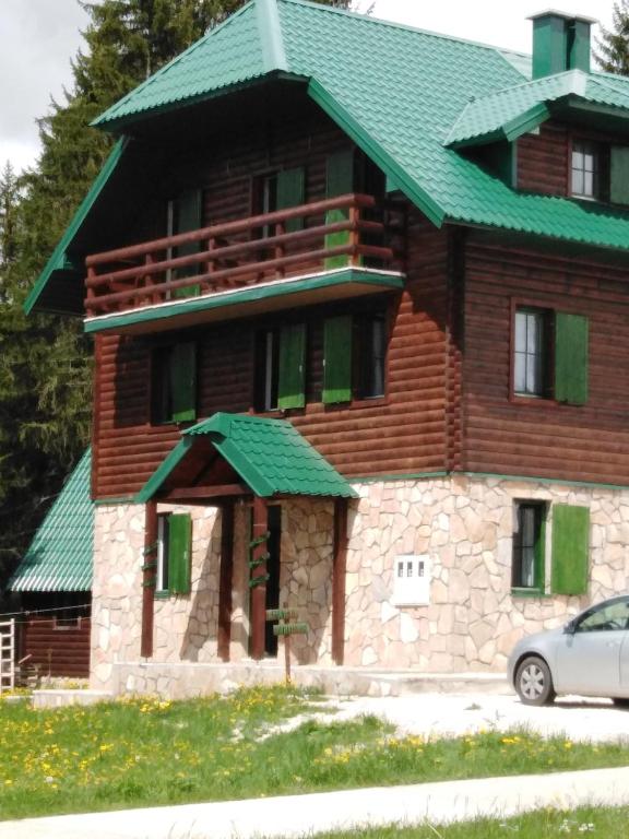 Budova, kde se aparthotel nachází