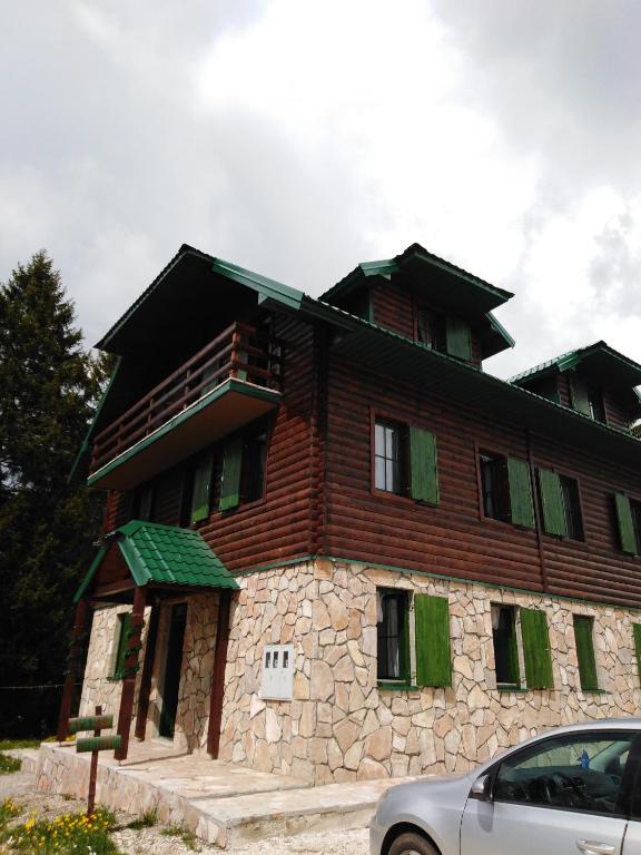 Budova, kde se aparthotel nachází