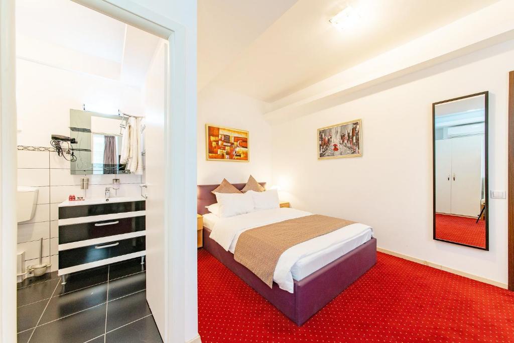 Postel nebo postele na pokoji v ubytování Bucur Accommodation
