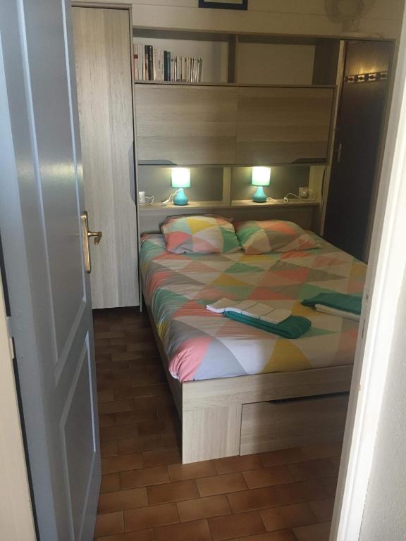 Photo de la galerie de l'établissement charmant studio alcôve à balaruc les bains 2 étoiles, à Balaruc-les-Bains