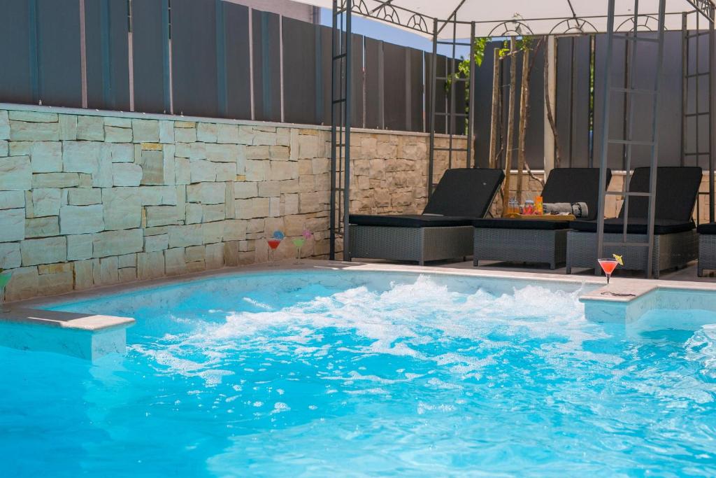 Bazén v ubytovaní Luxury VALL Apartment alebo v jeho blízkosti
