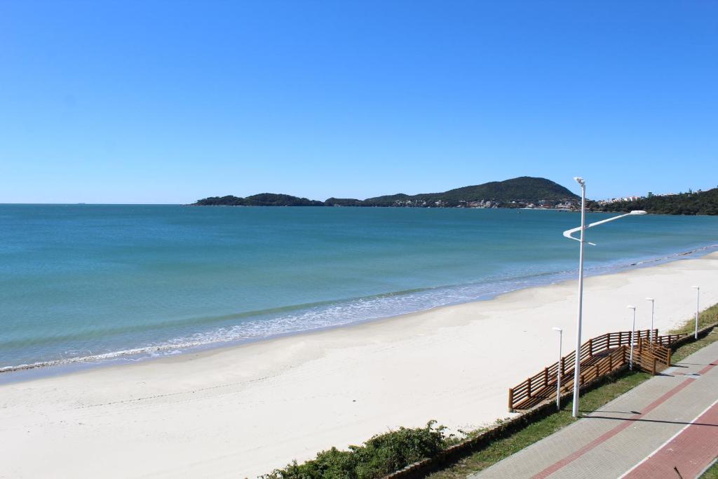  LA018E - Apartamento na Praia