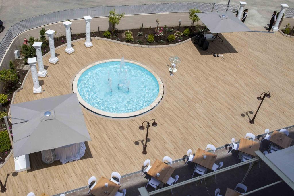 Bazén v ubytování Hotel Duchessa Della Sila nebo v jeho okolí
