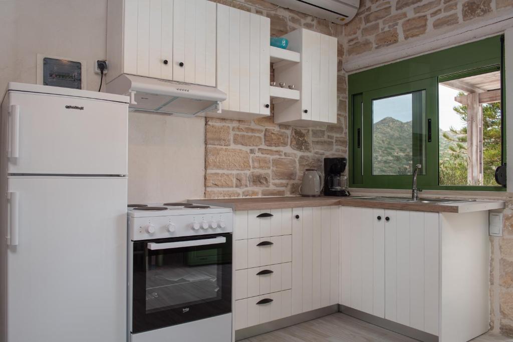 Kuchyň nebo kuchyňský kout v ubytování Apartments and Studios Xenophon