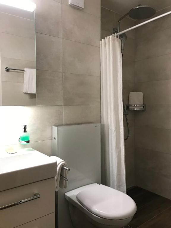 Koupelna v ubytování Hotel Krone Lenk