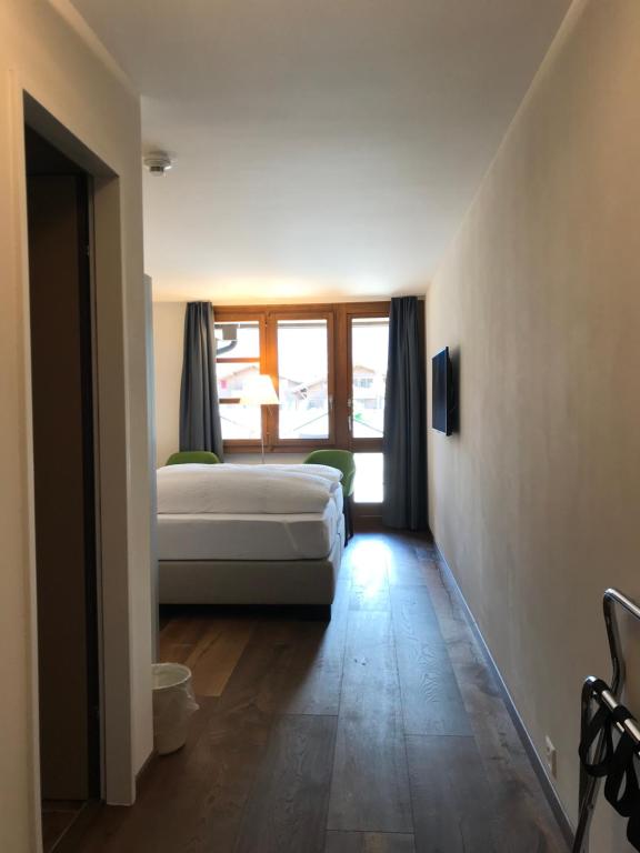 Postel nebo postele na pokoji v ubytování Hotel Krone Lenk