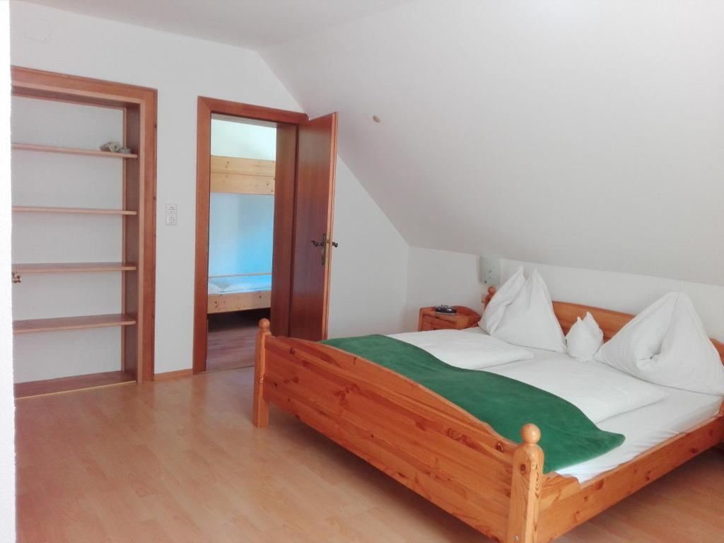 Postel nebo postele na pokoji v ubytování Familiengasthof Zirmhof