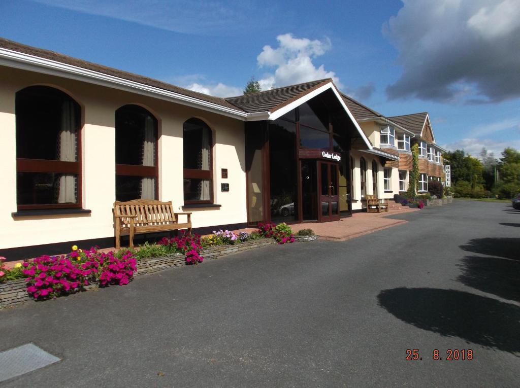 Cedar Lodge Hotel & Restaurant