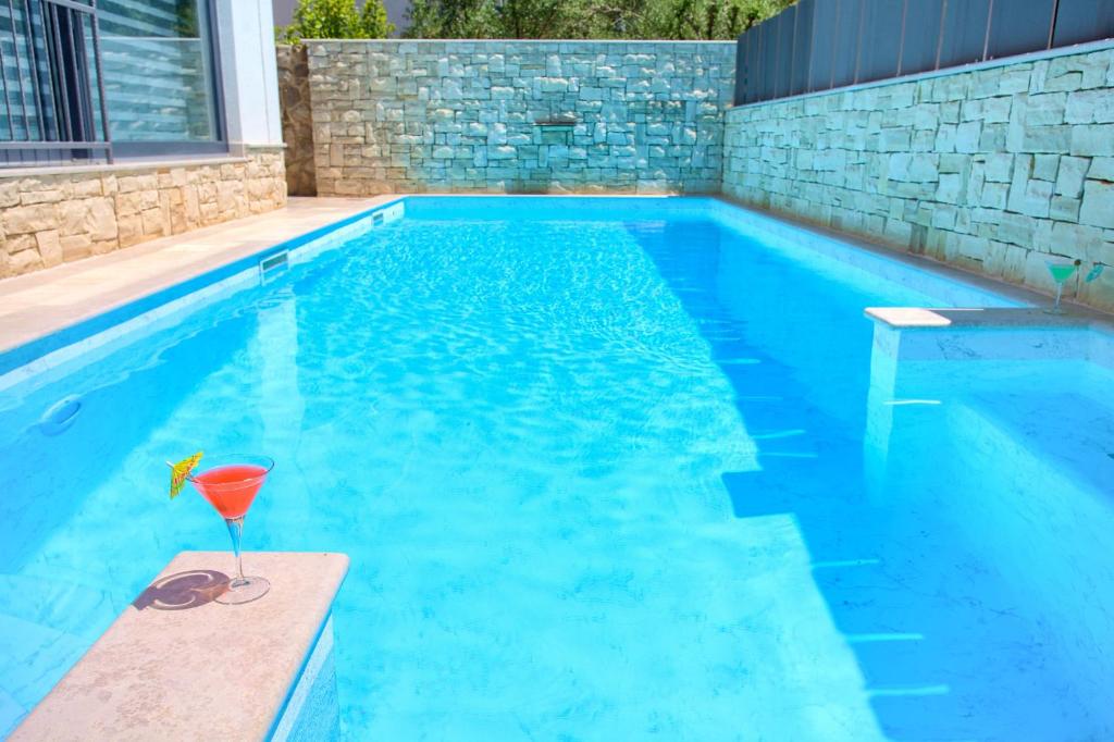 Bazén v ubytovaní Luxury VALL Apartment alebo v jeho blízkosti