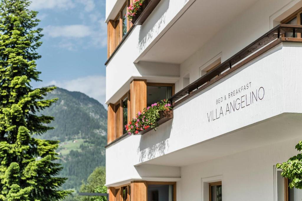 Nespecifikovaný výhled na hory nebo výhled na hory při pohledu z hotelu