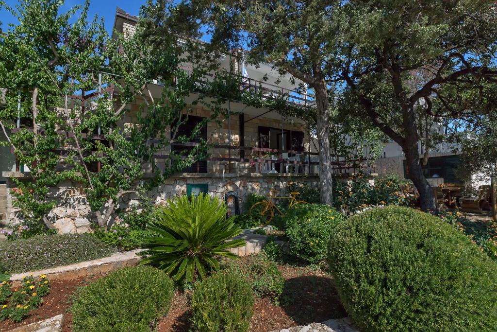 Vonkajšia záhrada v ubytovaní Villa Ruža