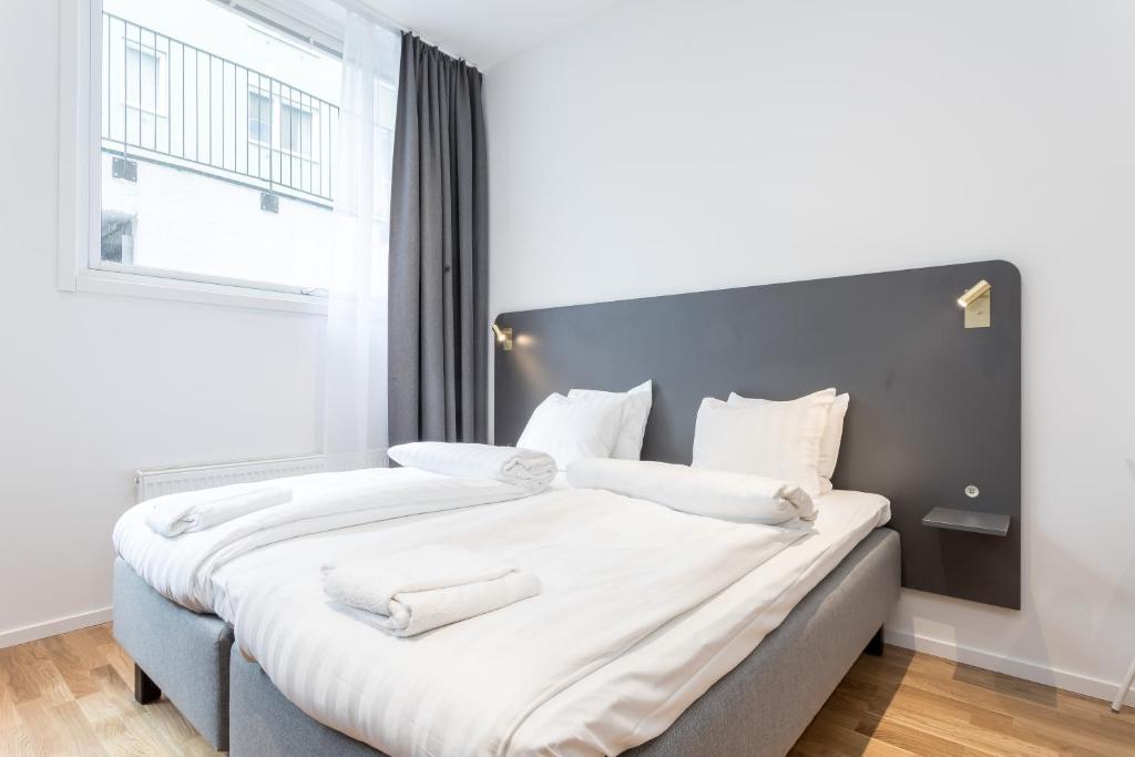 Postel nebo postele na pokoji v ubytování ApartDirect Sundbyberg
