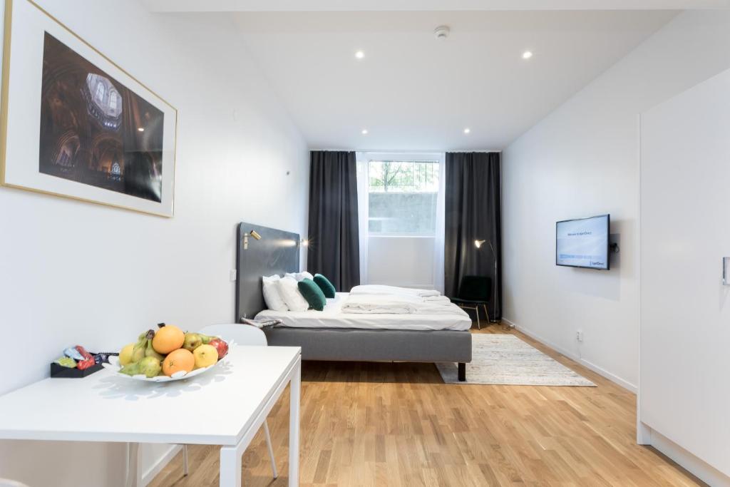 Postel nebo postele na pokoji v ubytování ApartDirect Sundbyberg