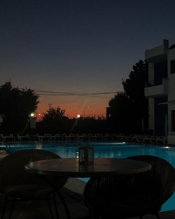 The swimming pool at or close to Hotel Athina