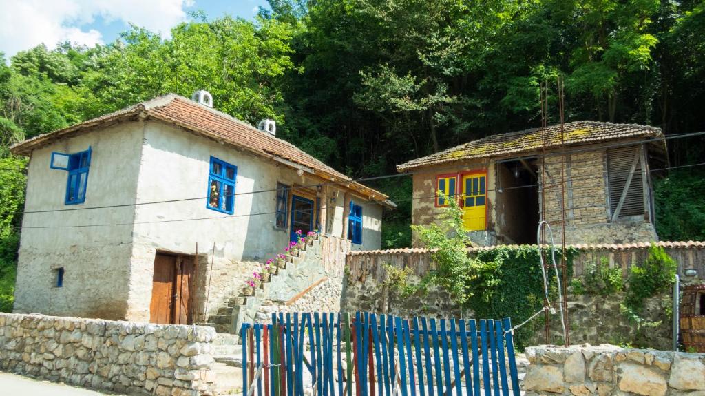 Charming rustic house in the village Lipovac - Housity