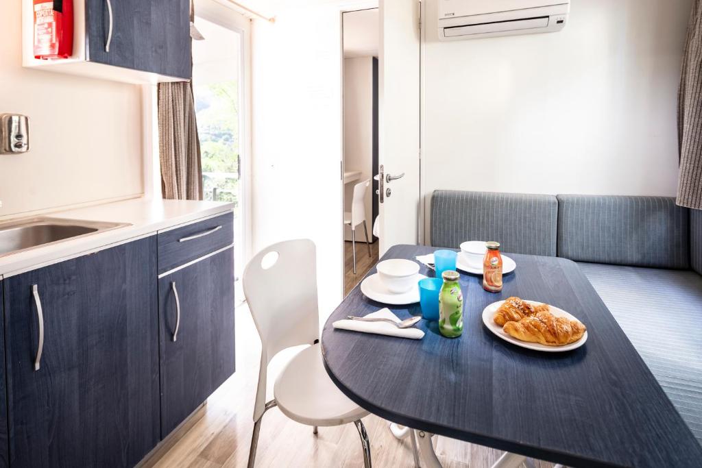 Kuchyň nebo kuchyňský kout v ubytování Camping Genova Est