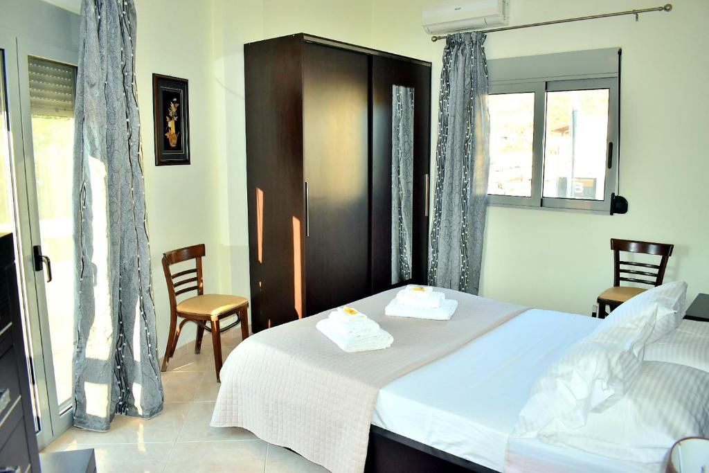 Posteľ alebo postele v izbe v ubytovaní Almyrida sea view house